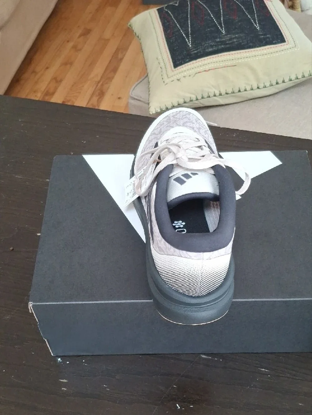 adidas Men's Athletic Shoe - Light Gray and Black